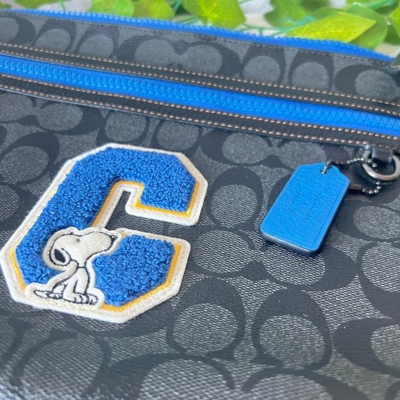 Coach X Peanuts Carryall Pouch In Signature Canvas With Snoopy c4308 - Picture 4 of 7